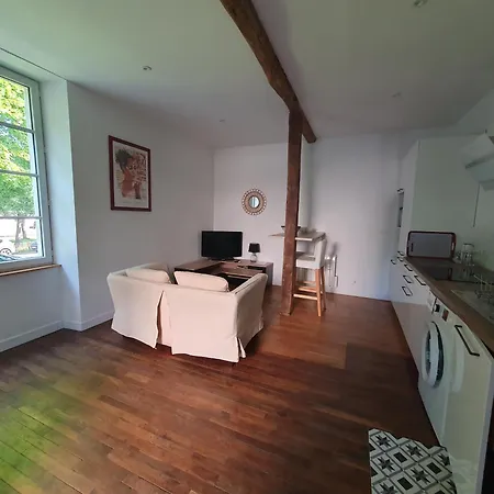 T2 Duplex Avec Terrasse Au Bord Du Clain Appartamento