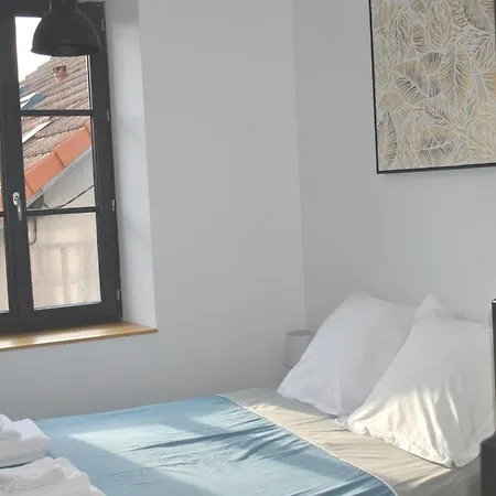 Apartamento T2 Duplex Avec Terrasse Au Bord Du Clain