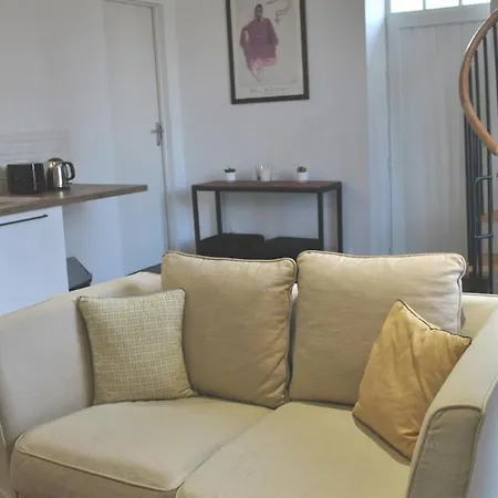 Apartment T2 Duplex Avec Terrasse Au Bord Du Clain *