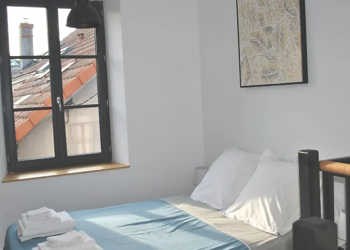 Apartment T2 Duplex Avec Terrasse Au Bord Du Clain