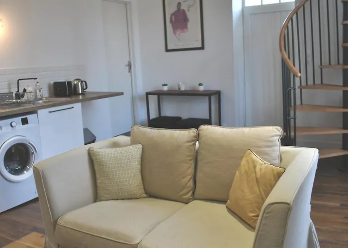 Apartmán T2 Duplex Avec Terrasse Au Bord Du Clain *